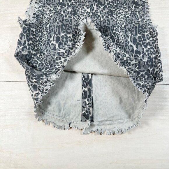 NWOT‎ - English Rose Denim Vest Women's M/L Gray Camo Leopard Beaded Fringe - Picture 6 of 9